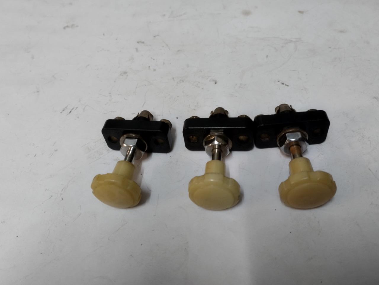 Bouton tirette électrique LesAnciennes.com