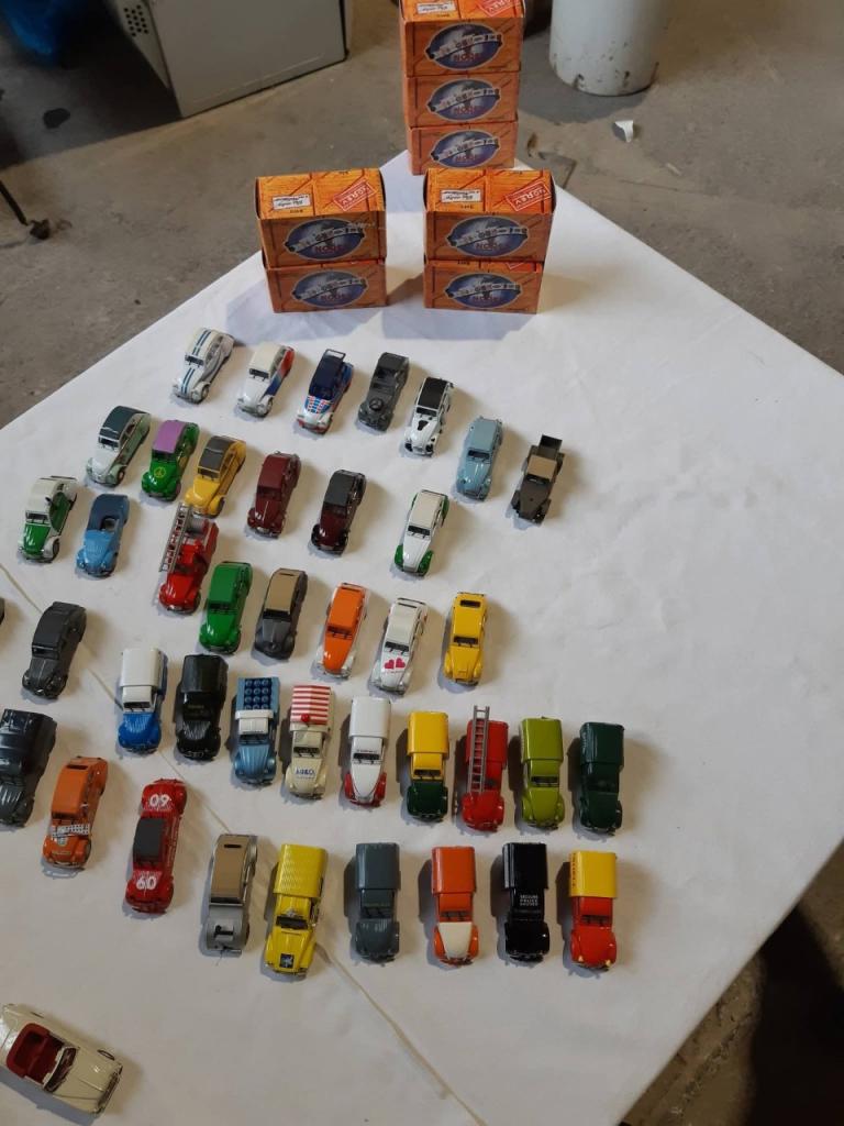 Collection 2CV miniatures 50 pièces LesAnciennes.com