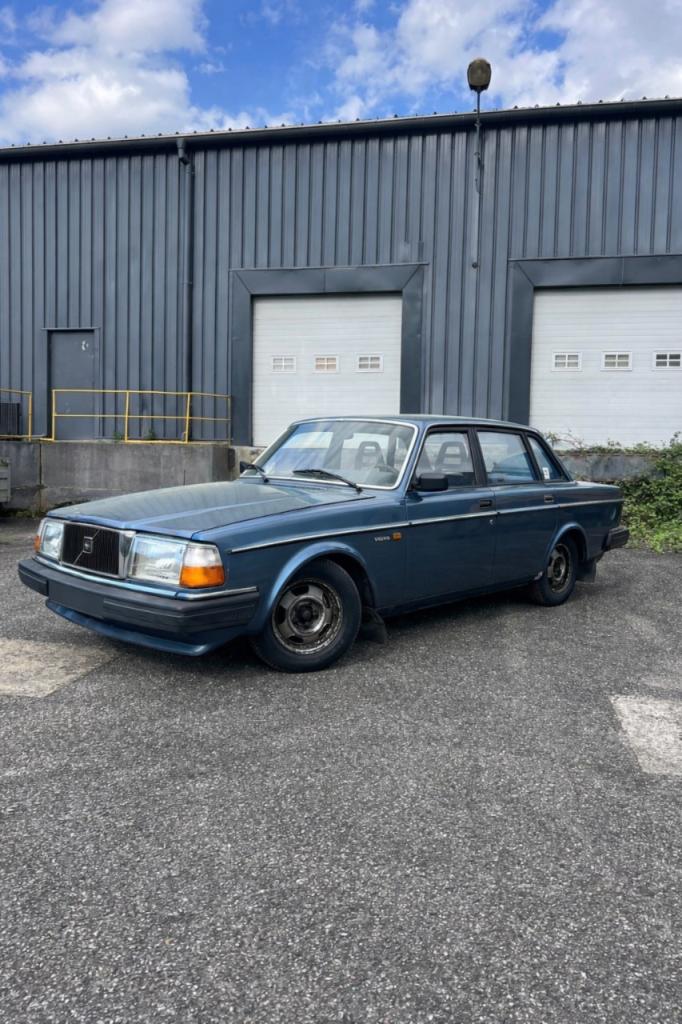VOLVO 240 GL - 1983 LesAnciennes.com