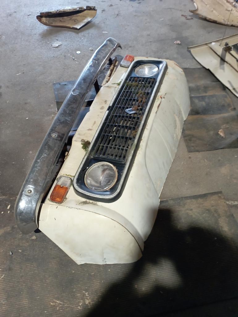Face avant de Renault 4L LesAnciennes.com