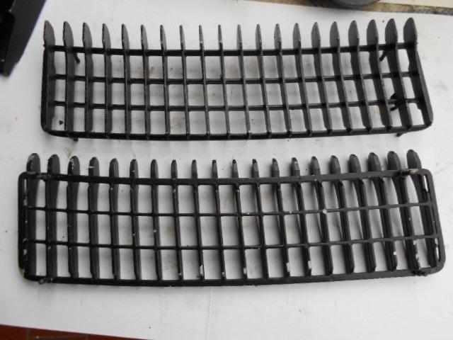 Grilles sous le pare-brise Fiat Dino Coupé LesAnciennes.com