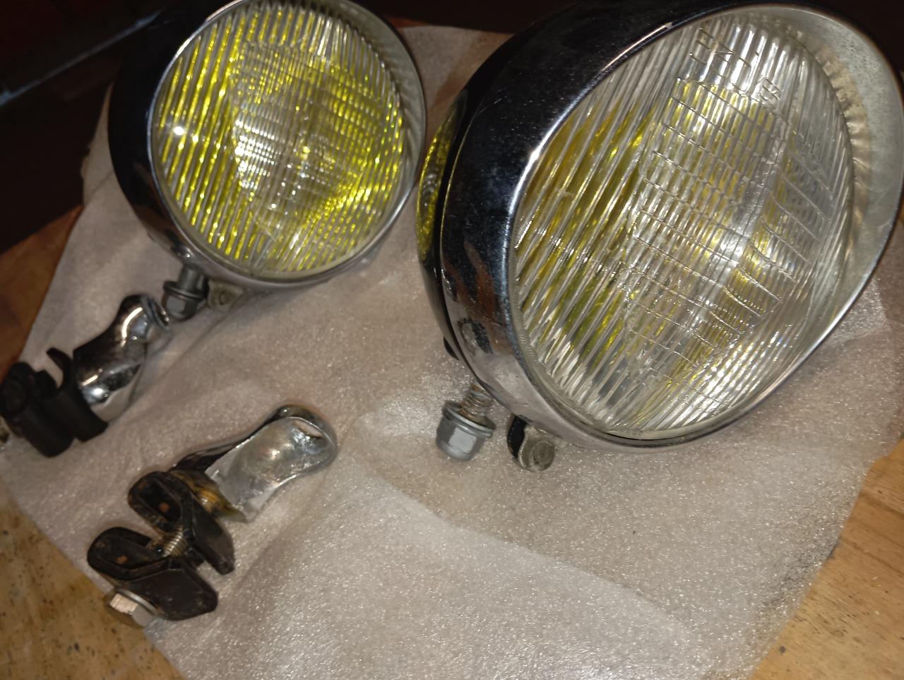 Phares CITROEN Traction LesAnciennes.com