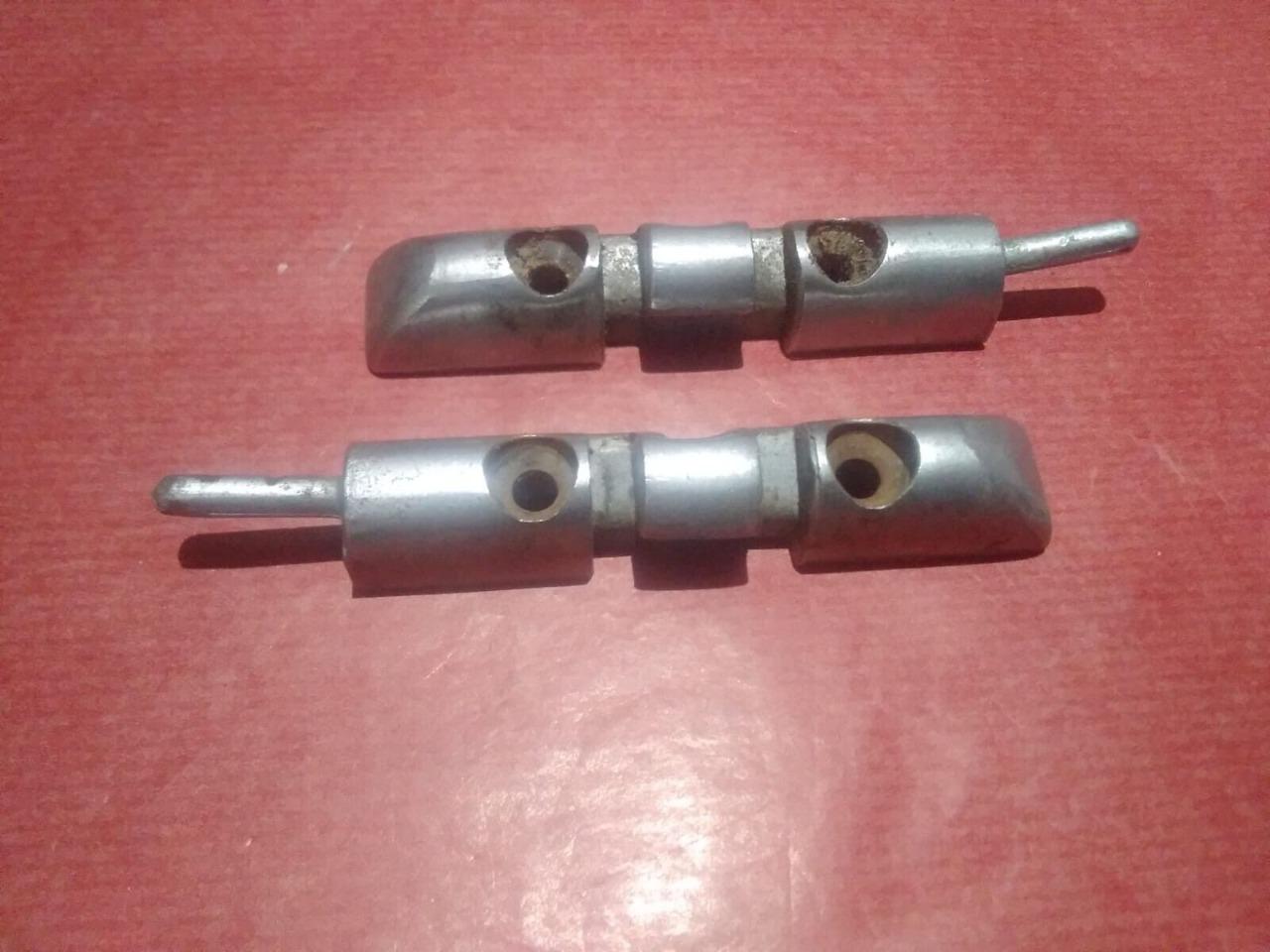 FIAT 124 spider crochets de capot LesAnciennes.com