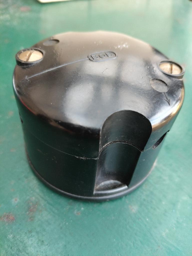 Tête d'allumeur PANHARD 2 cylindres LesAnciennes.com