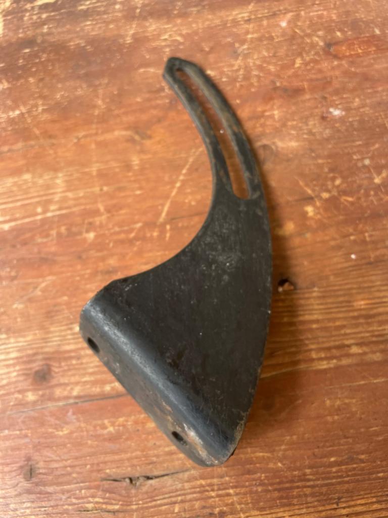 Patte alternateur r8 LesAnciennes.com