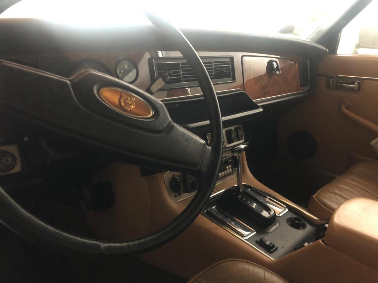 Pièces JAGUAR XJ6 42XJ6JAA LesAnciennes.com