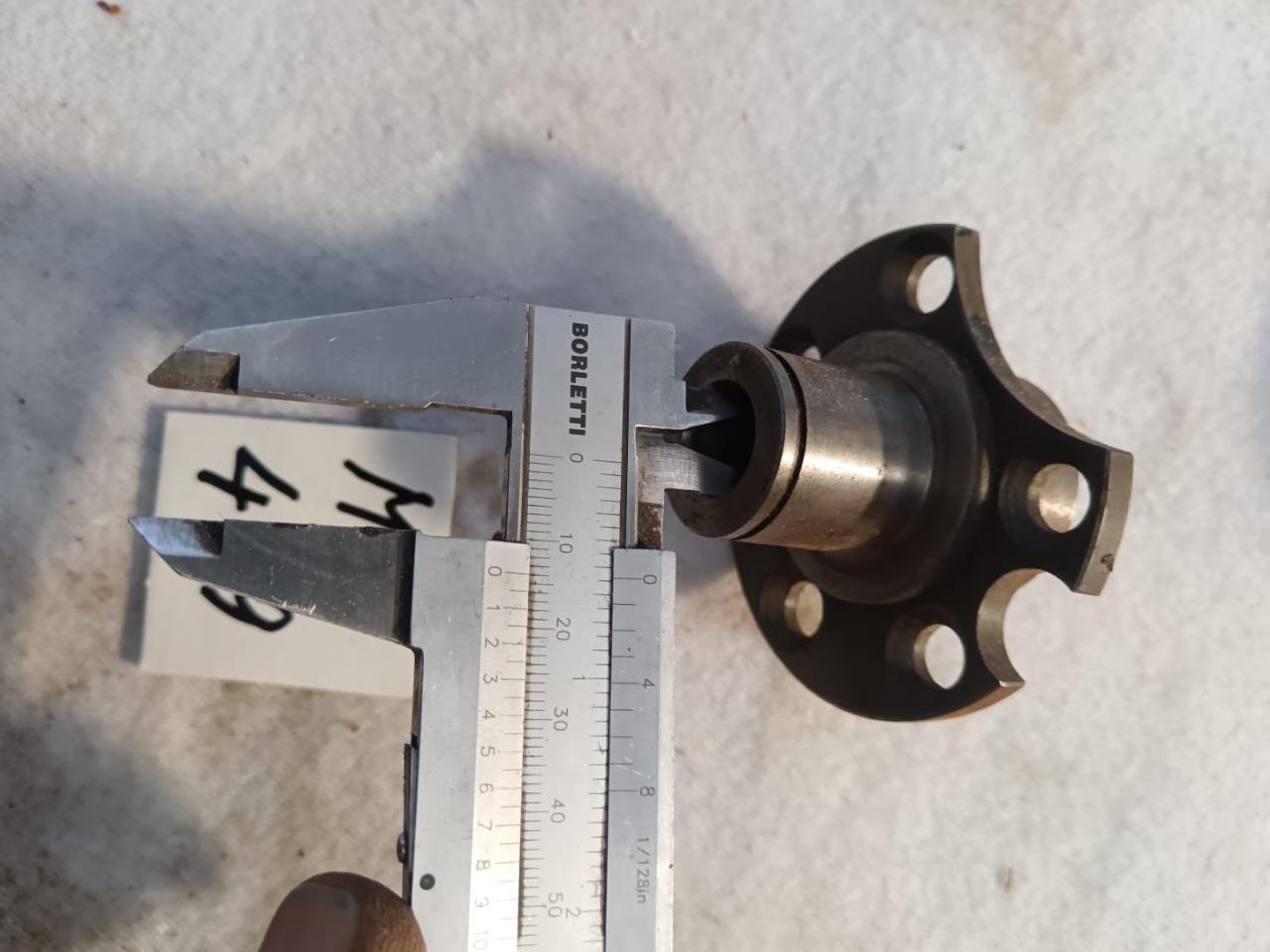 Bride de marche arrière boîte de vitesses 3500 GT LesAnciennes.com