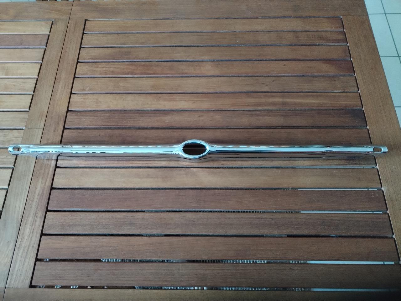 Porte emblème calandre JAGUAR Type E Série 2 LesAnciennes.com