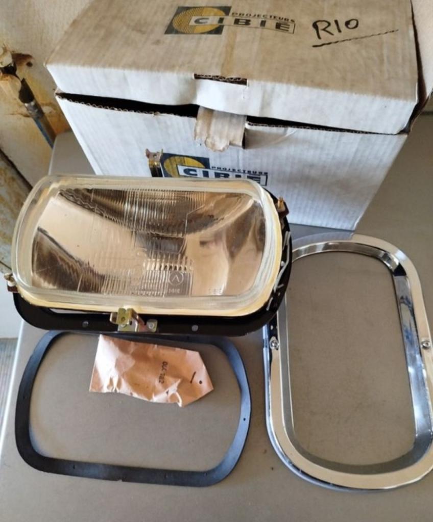 Phare Cibié 183 RENAULT 10 (R10) R10 / R12 / R16 LesAnciennes.com