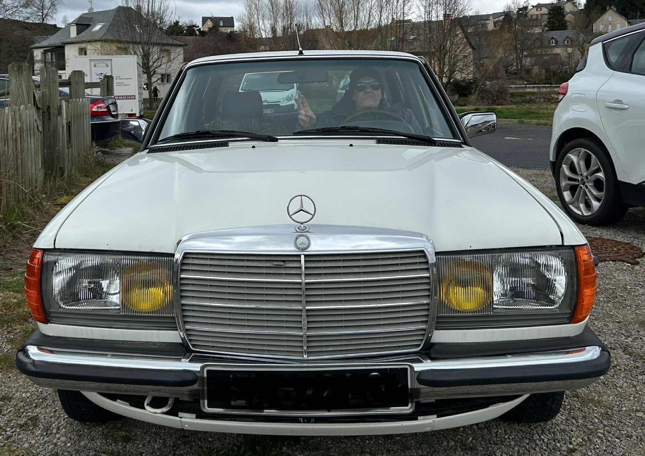 MERCEDES 300 D - 1983 LesAnciennes.com