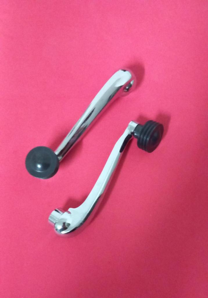 Pièces FIAT 615 n 1 paire de poignées de fenêtre LesAnciennes.com