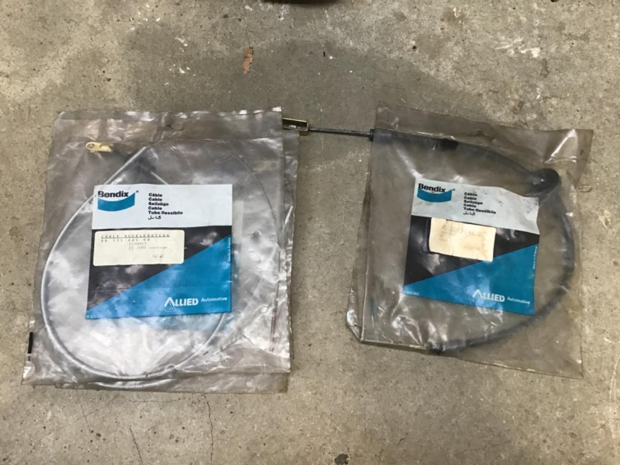 CÂBLES ACCÉLÉRATEURS/ EMBRAYAGE RENAULT 5 (R5) . LesAnciennes.com