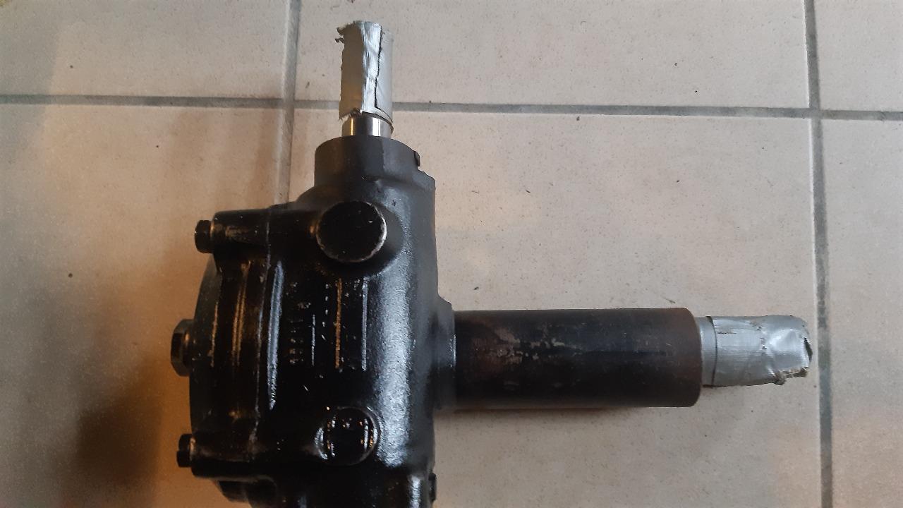 Boitier de direction FERRARI 330 330 et 275 LesAnciennes.com