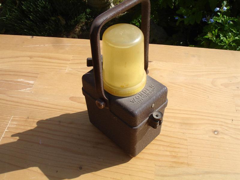 Lanterne Wonder type Tifon lampe ancienne SNCF LesAnciennes.com