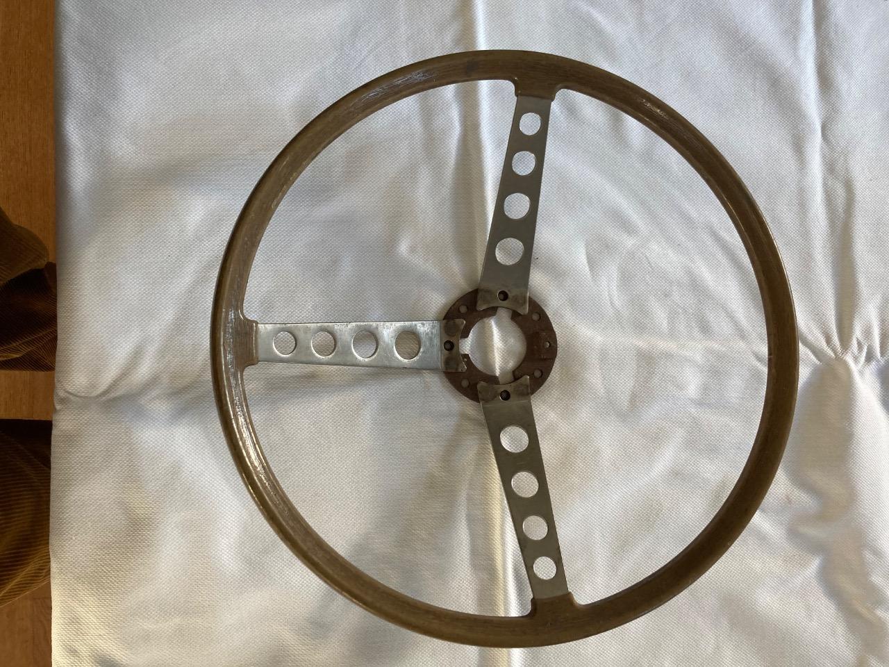 VOLANTS Bois, cuir et simili LesAnciennes.com