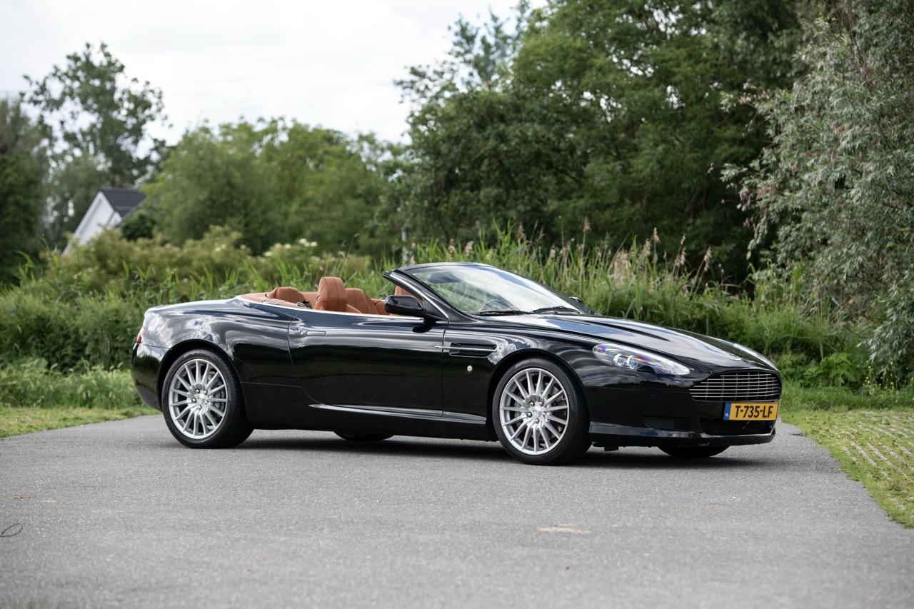 2006 Aston Martin DB9 Volante Convertible 6,0L V12 LesAnciennes.com