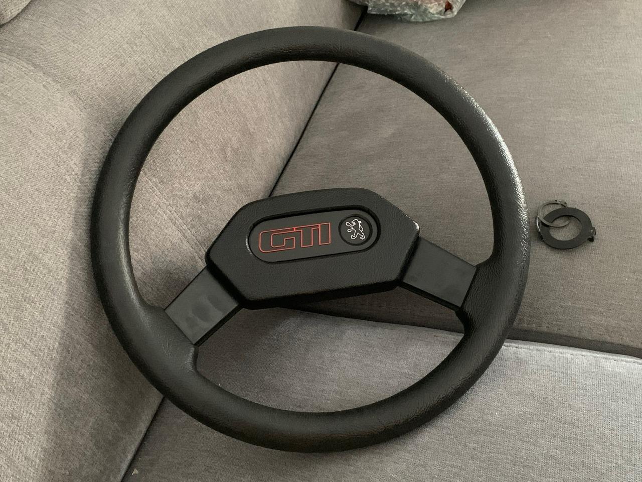 Volant Peugeot 205 GTI Phase 1 LesAnciennes.com