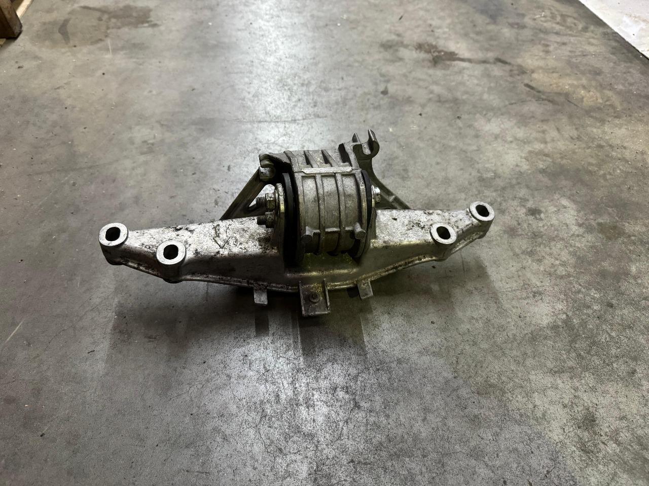 Support de fixation moteur pour PORSCHE 911 LesAnciennes.com