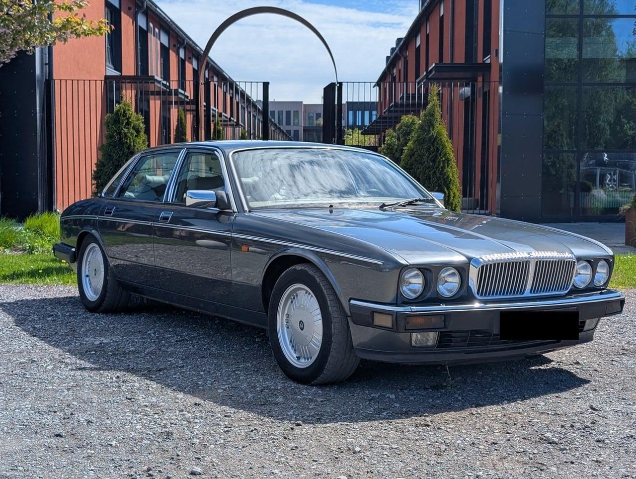1994 Daimler Double-Six XJ81 LesAnciennes.com