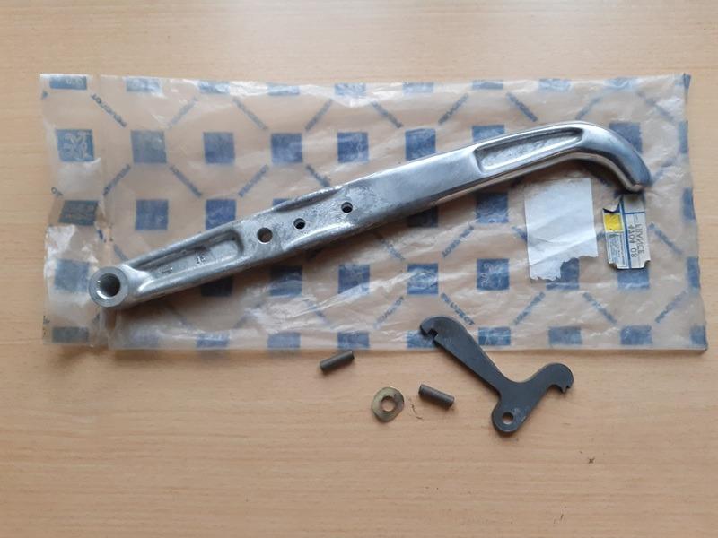 Poignée de frein à main PEUGEOT 404 LesAnciennes.com