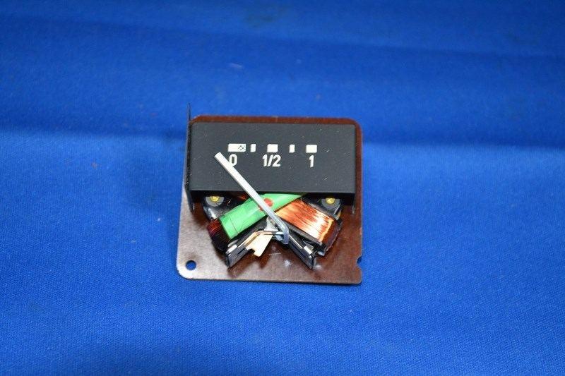 Jauge à carburant Jaeger PEUGEOT 204 J7, neuve LesAnciennes.com