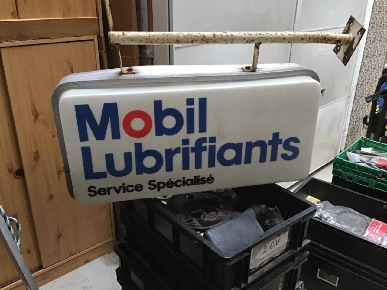 ENSEIGNE LUMINEUSE MOBIL LUBRIFIANTS LesAnciennes.com