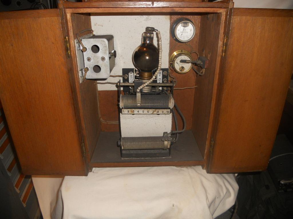 Chargeur de Batterie ancien. LesAnciennes.com