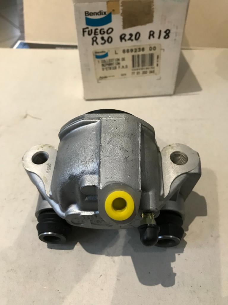 Etrier avant gauche neuf RENAULT R30 R20 R18 FUEG LesAnciennes.com