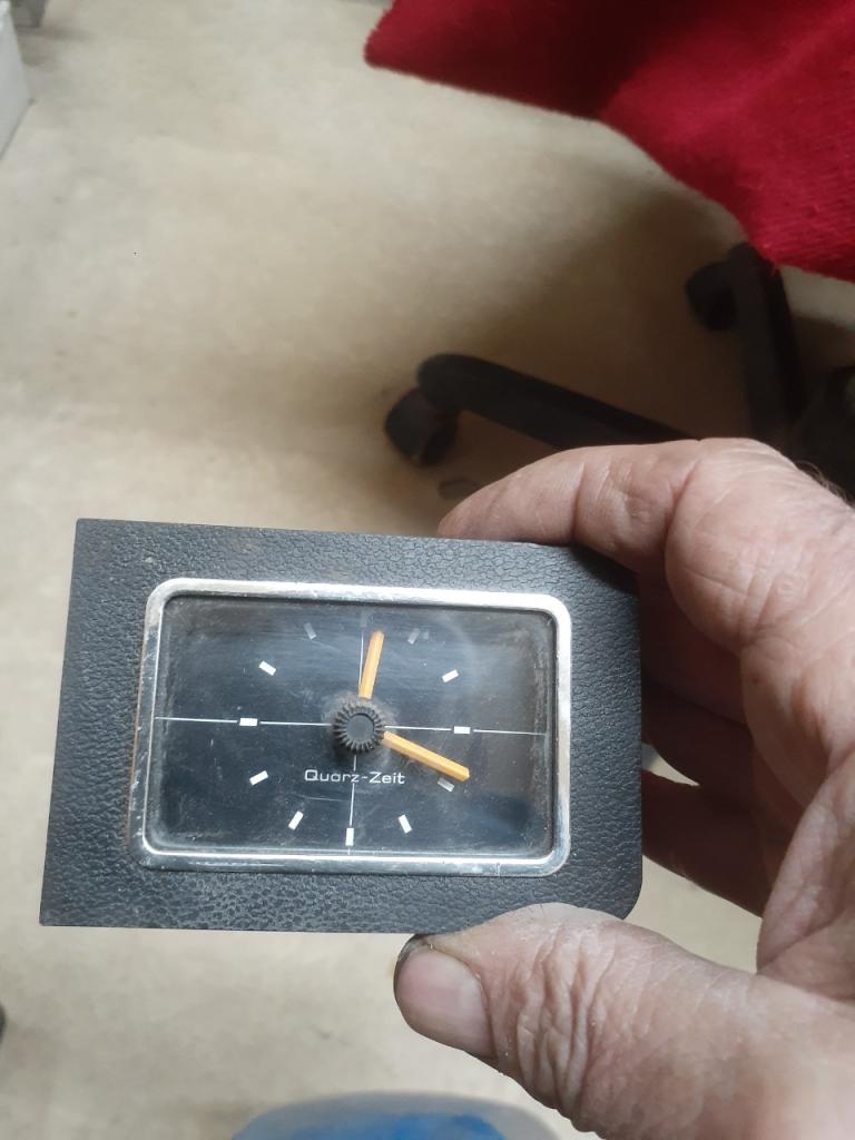 Horloge OPEL Manta B LesAnciennes.com