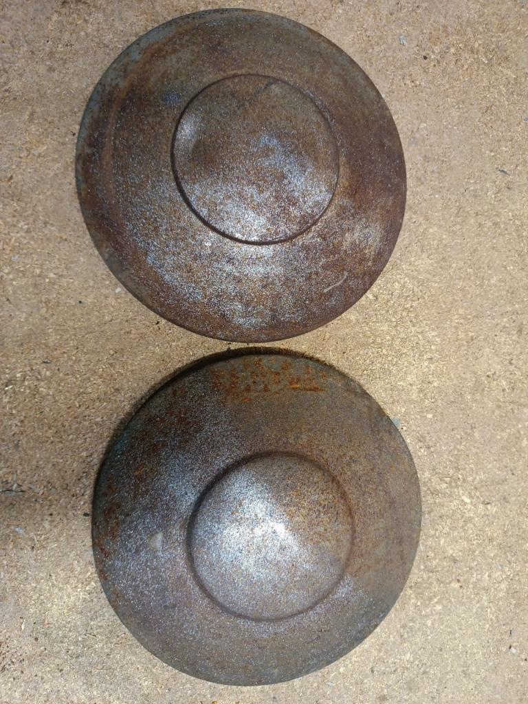 Lot De 2 Enjoliveurs Pour Renault 4cv LesAnciennes.com