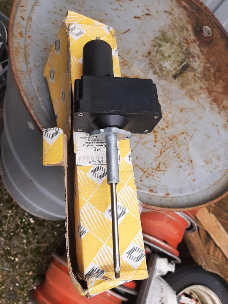 Moteur essuie glace RENAULT 18 (R18) LesAnciennes.com