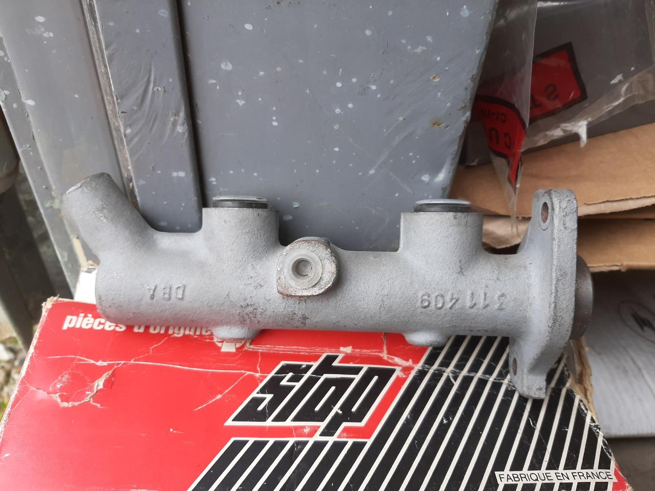 Maitre cylindre RENAULT 12 (R12) LesAnciennes.com