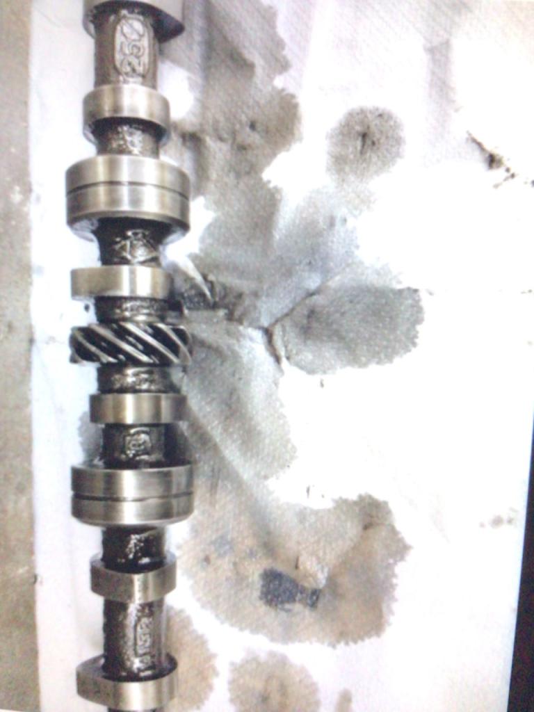 Arbre à cames RENAULT 8 (R8) LesAnciennes.com