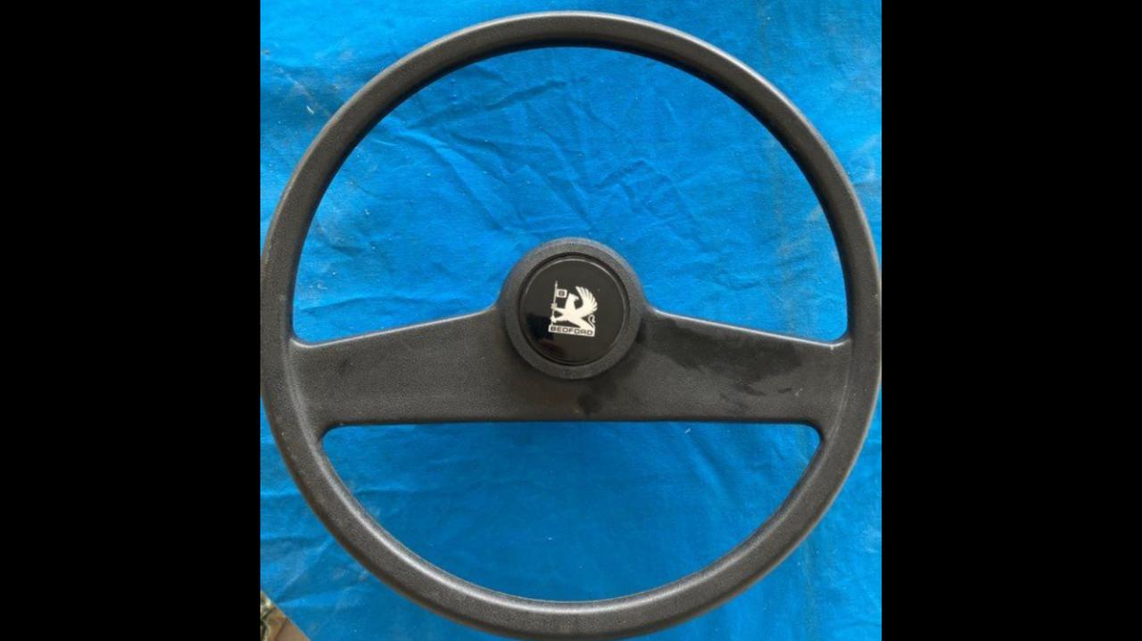 Volant FORD Van Bedford LesAnciennes.com