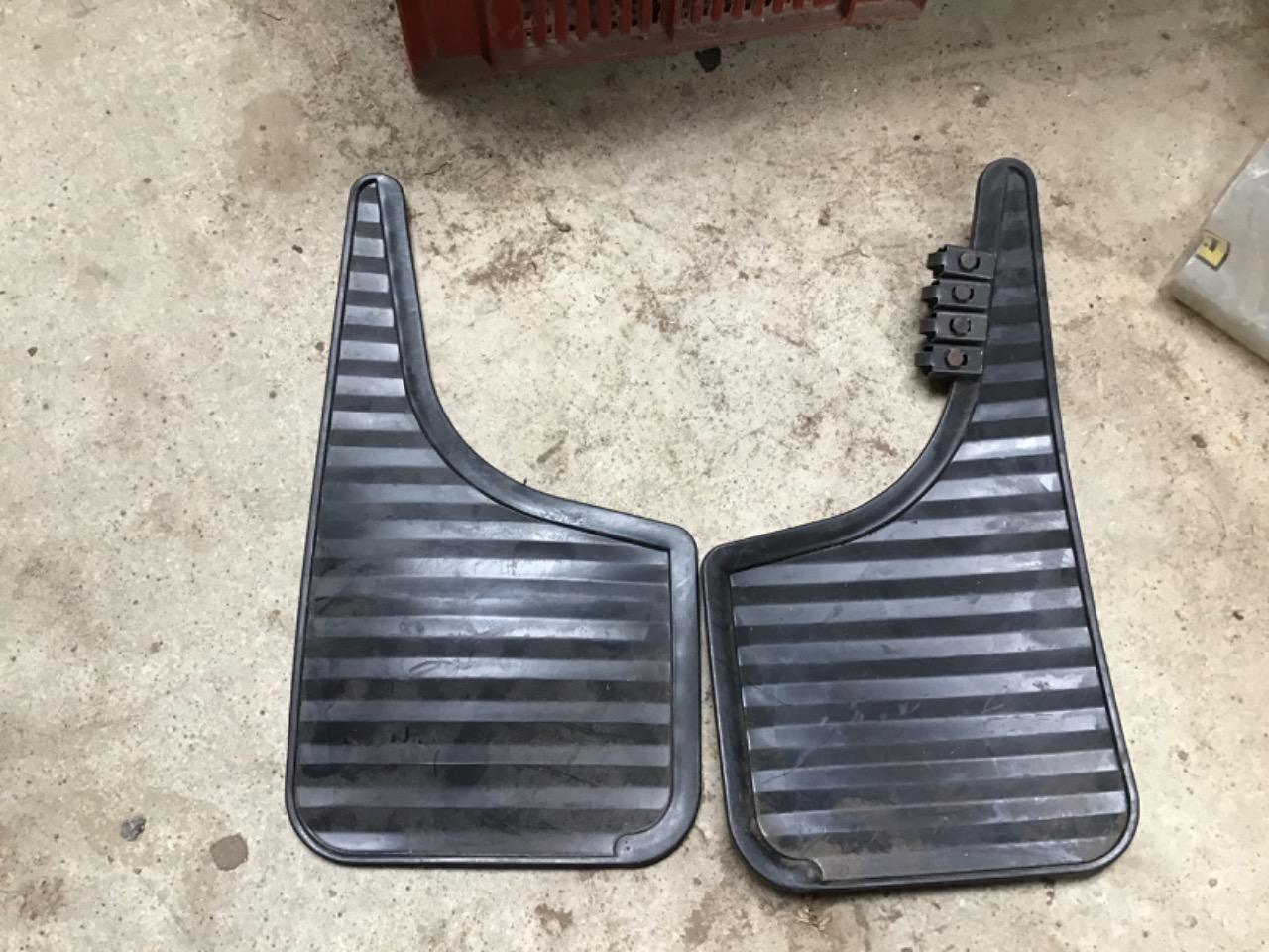 BAVETTES NEUVES CITROEN AX LesAnciennes.com