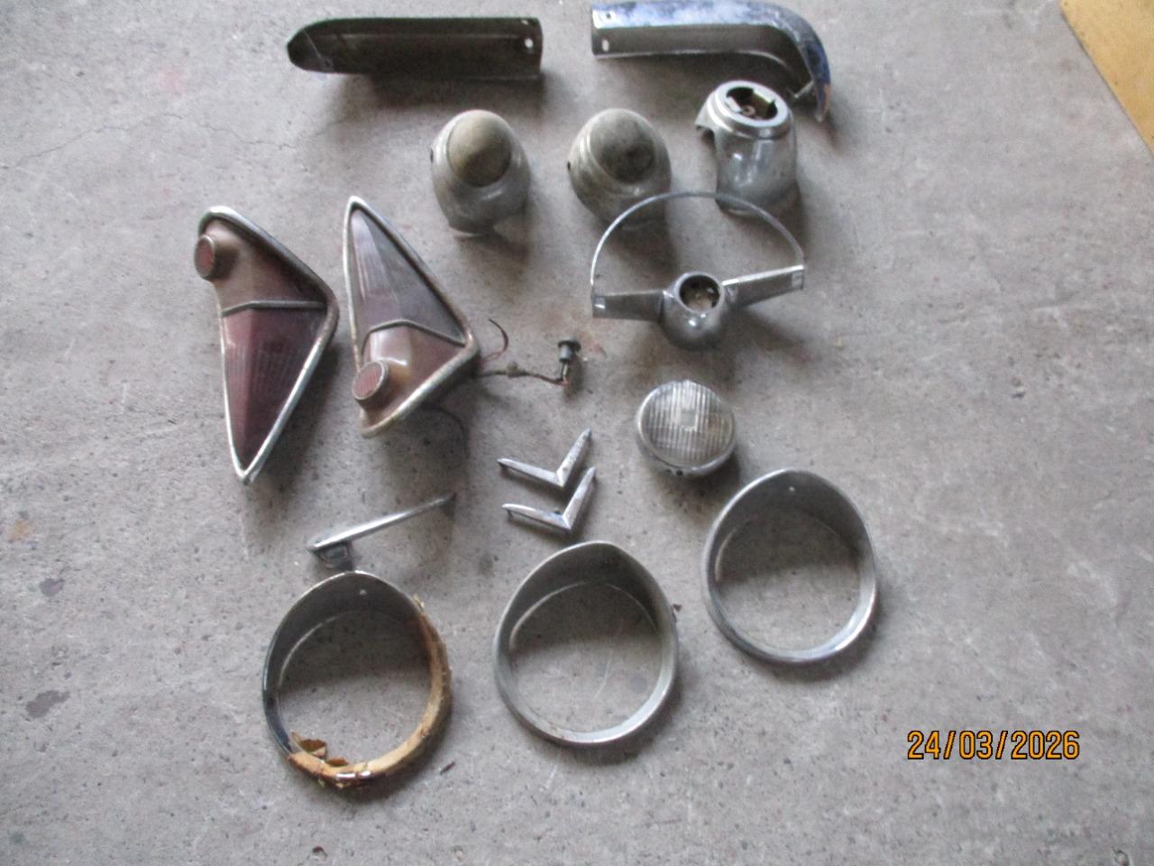 Lot de pièces SIMCA Vedette chambord LesAnciennes.com