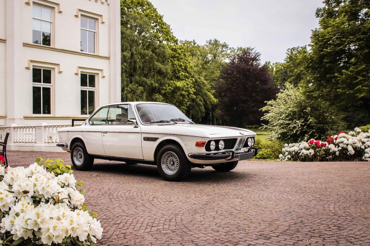 BMW 3.0 CS - 1972 LesAnciennes.com