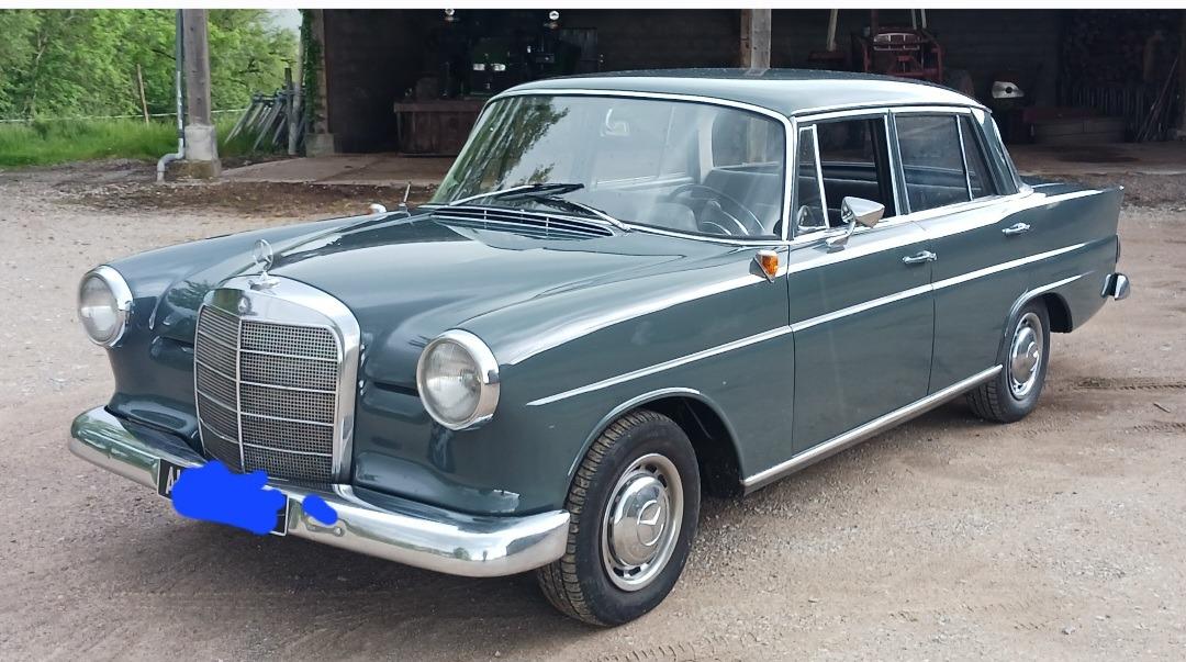 MERCEDES 190 C W110 Heckflosse. - 1964 LesAnciennes.com