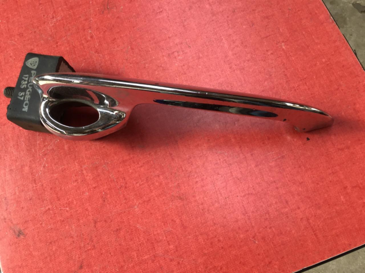 POIGNÉE AVANT DROITE CHEVROLET IMPALA LesAnciennes.com