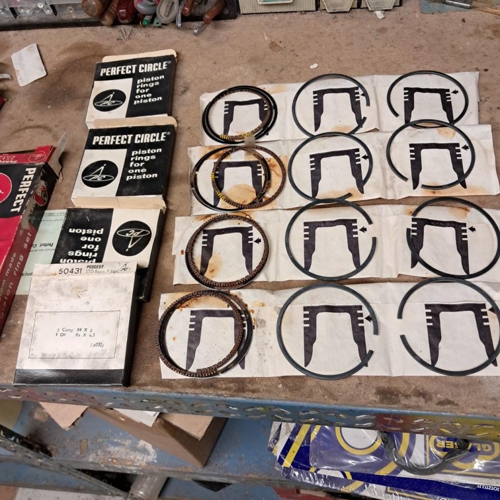 Jeu de segments PEUGEOT 404 504 ,84mm std neuf LesAnciennes.com