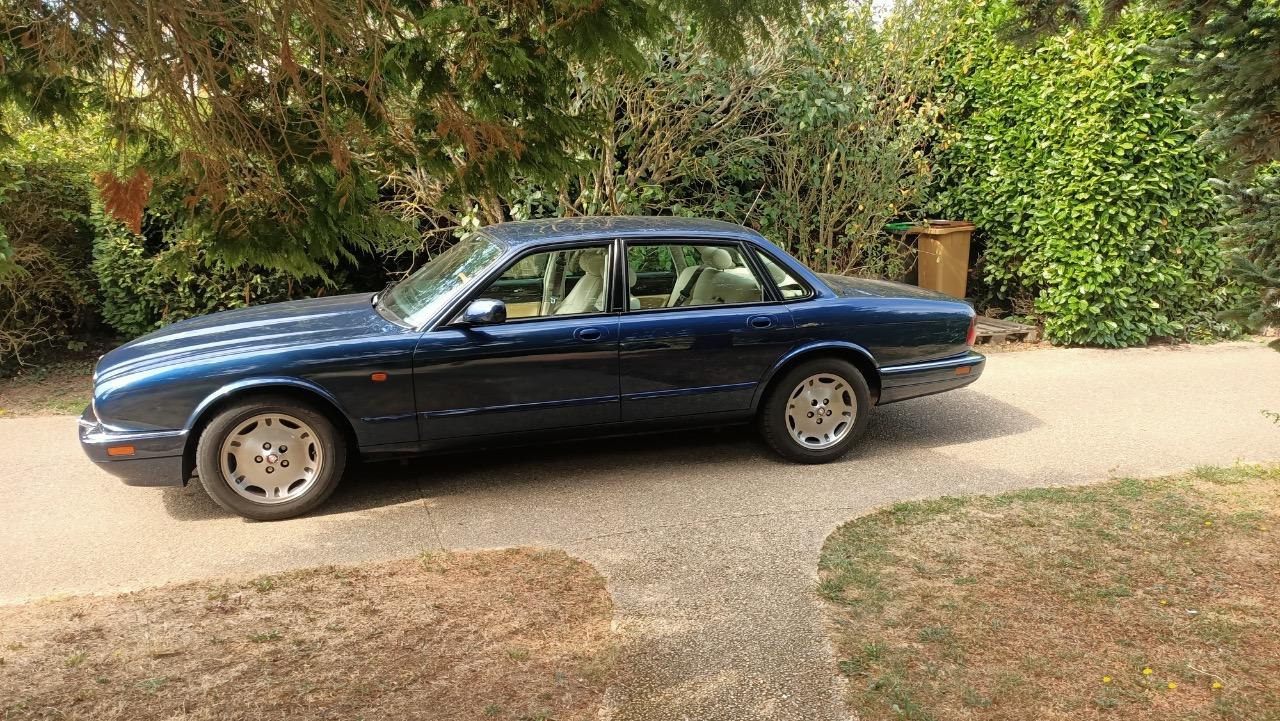JAGUAR XJ300 Sport - 1996 LesAnciennes.com