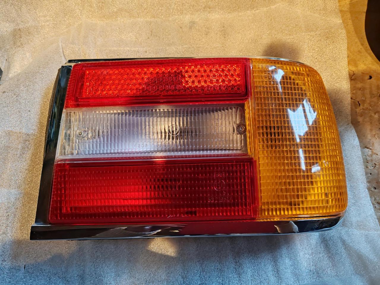 Feu arrière droit neuf BMW 1502-2002 phase 2 LesAnciennes.com