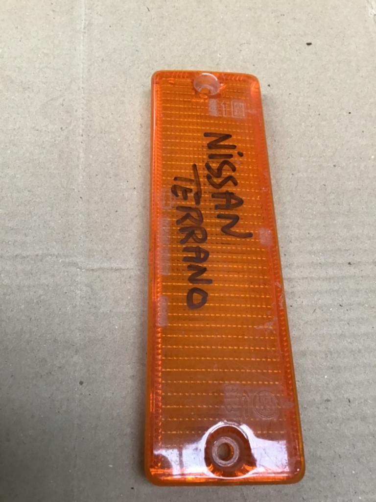 CABOCHON CLIGNOTANT NEUF NISSAN TERRANO LesAnciennes.com