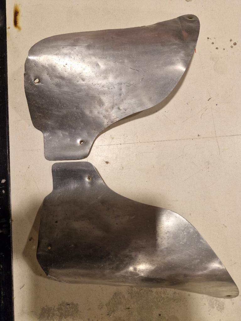 Sabots RENAULT 4CV LesAnciennes.com