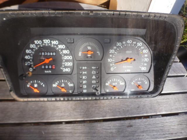 Instrumentation FIAT Uno turbo 1.3 i .e LesAnciennes.com