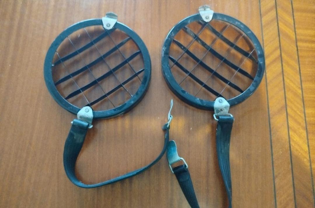 Caches phares grillagés ancien de marque Cibié LesAnciennes.com