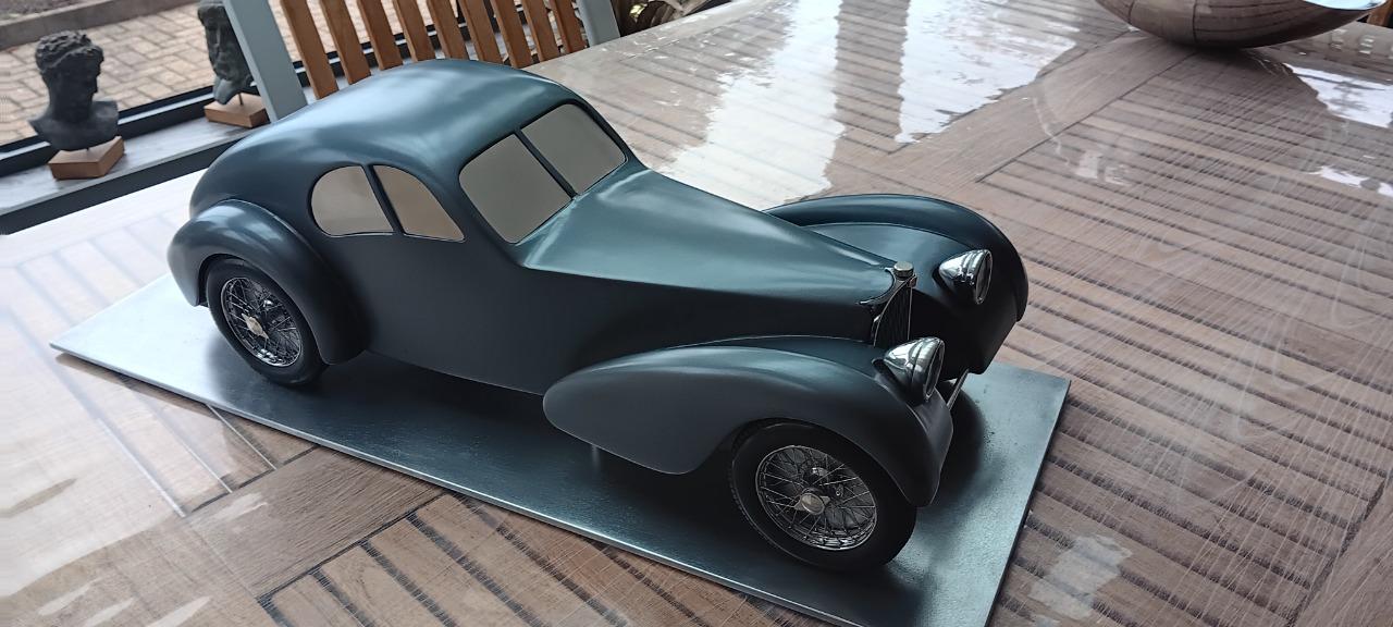 Esprit BUGATTI ATLANTIC LesAnciennes.com