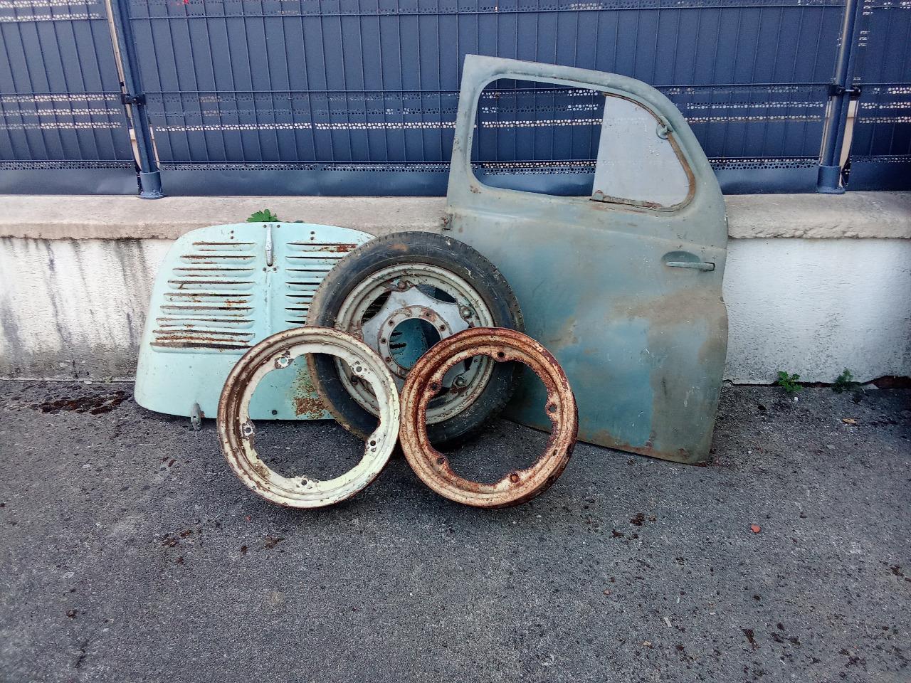 Lot de pièces RENAULT 4CV LesAnciennes.com