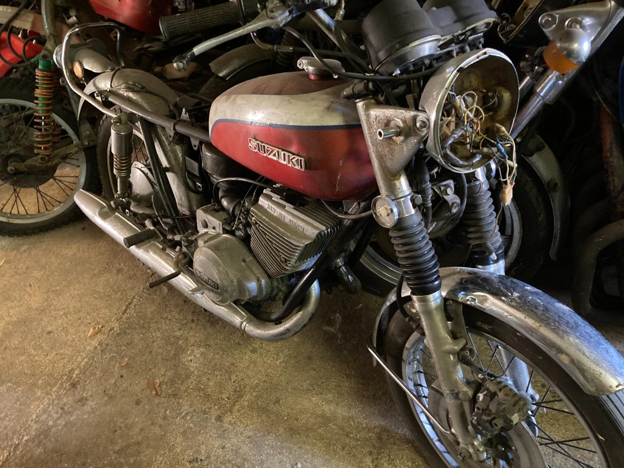 Pièces SUZUKI SUZUKI GT 250 GT 250 LesAnciennes.com