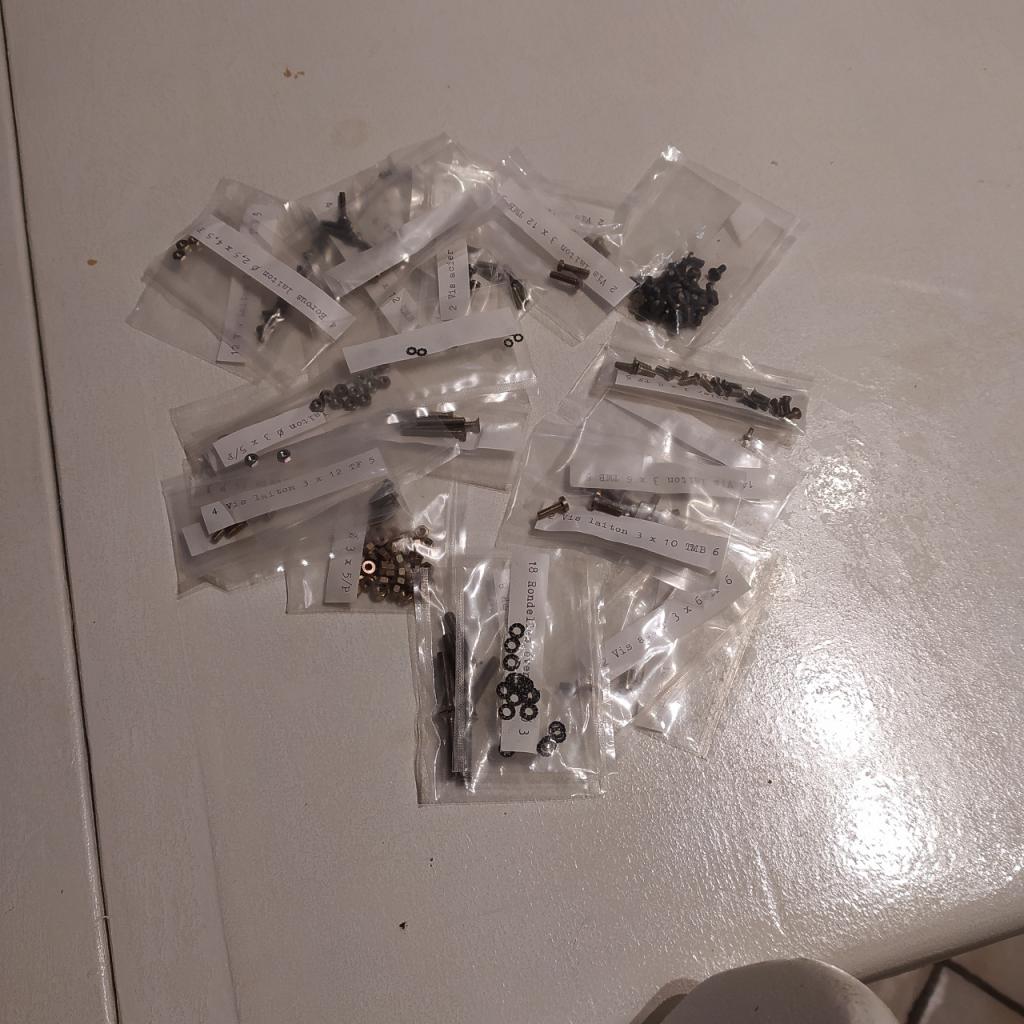 Sachet de visserie sous vide LesAnciennes.com